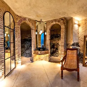 Hotel Castle In Old Town
